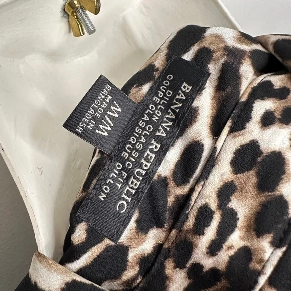 Banana Republic Dillon Classic Fit Long Sleeve Animal Print Medium - Picture 7 of 14